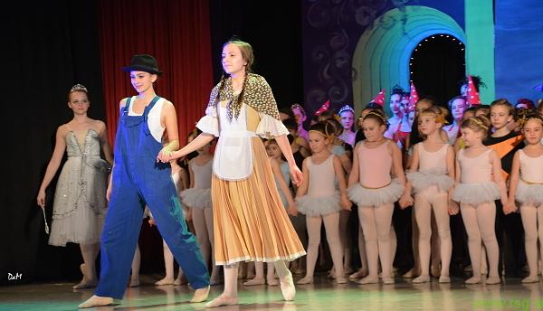 FOTO: V Radgoni razprodana baletna predstava Čarovnik iz Oza