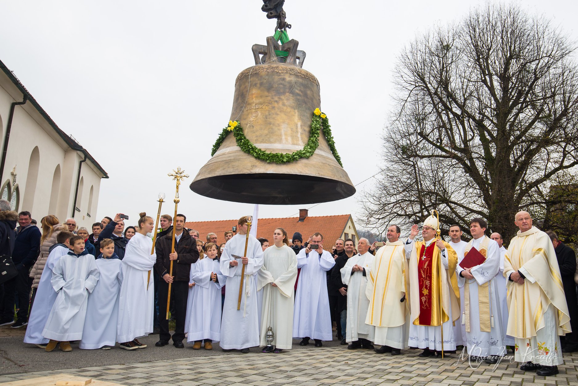 VIDEO: Novi benediški cerkveni zvonovi so se preteklo nedeljo že prvič oglasili