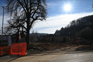 FOTO: V JUROVSKEM DOLU RUŠIJO PLATAISOVINO