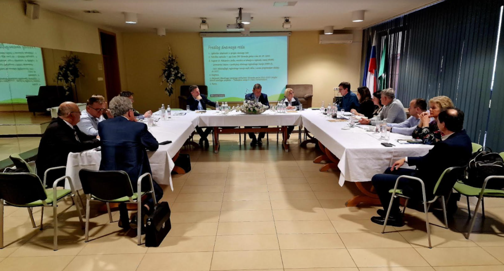 FOTO: V LENARTU NA SEJI SVETA OBMOČNEGA RAZVOJNEGA PARTNERSTVA SLOVENSKE GORICE TUDI MINISTER JEVŠEK