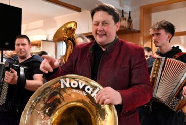 Foto: NA SREČANJU MUZIKANTOV V KOMARNICI TUDI JOŽE BURNIK, ALFI NIPIČ, RUDI ŠANTL IN ZORAN ZORKO