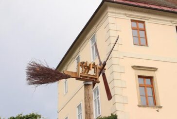ZA TROJIŠKIMI VINOGRADNIKI ŠE ENA USPEŠNA POSTAVITEV DRUŠTVENEGA KLOPOTCA